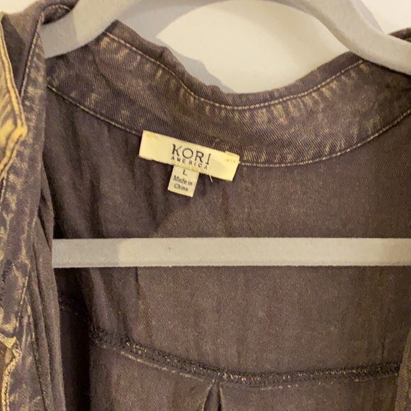 Button down - Picture 2 of 3